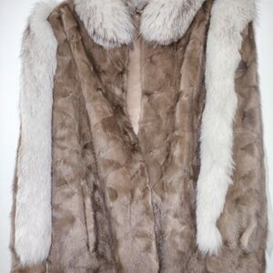 Luxurious Fox Fur Jacket in Tan and Cream